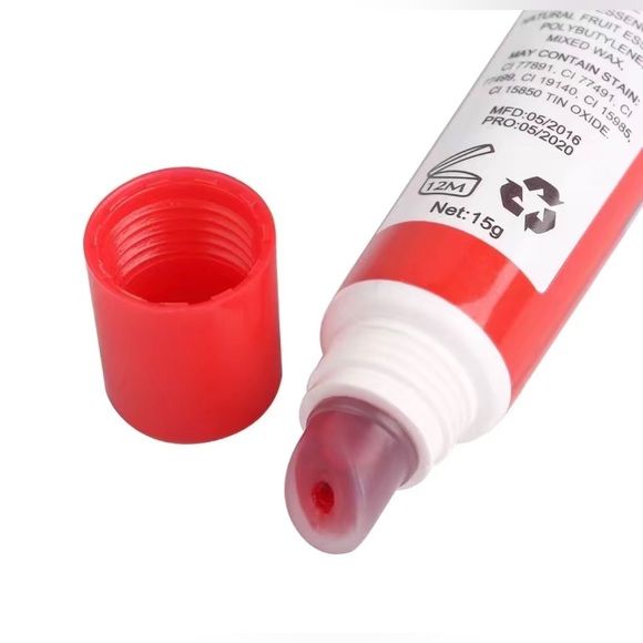 Romantic Bear WOW lip tint in the shade sexy red - Picture 2 of 4